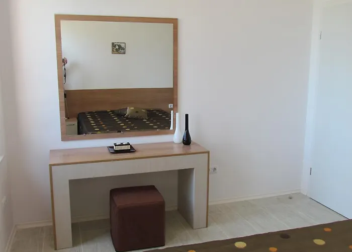 公寓 Ganozliev's In Kavatsi Area *